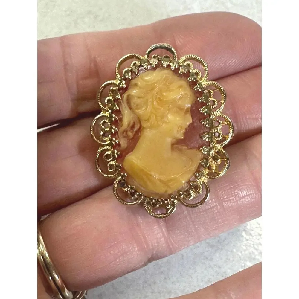 Vintage Cameo Secret Watch Brooch Gold Filigree Flip Clock Works Resin